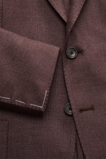 Nahaufnahme des dunkelbraun melierten Tagliatore Sakko 'Monte Carlo' mit feinem Strukturgewebe, Slim Fit, fallendem Revers und zwei Knöpfen.