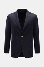 Tagliatore Sakko 'Monte Carlo' navy, frontale Nahaufnahme, Slim Fit, Unconstructed Design, Schurwoll-Seiden-Mix, zwei Knöpfe, fallendes Revers, aufgesetzte Taschen, markanter Revers-Pin.