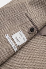 Close-up of Caruso Smart-casual jacket 'Aida' taupe/brown checked sleeve with button and label, showing fabric texture.

Description:
<p>A stylish addition with a classic feel: Made of a lightweight linen-wool blend with timeless glen check, the smart-cas