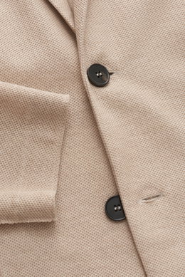 Harris Wharf London Blazer beige mit feiner Waffelstruktur aus Loro Piana Baumwolle, Slim Fit, Zwei-Knopf, Nahaufnahme von vorne.