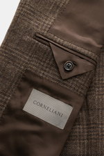 Nahaufnahme von Innentasche und Ärmelabschluss des Corneliani Sakko graubraun kariert aus Wolle-Cashmere-Mix mit Prince-of-Wales Muster.