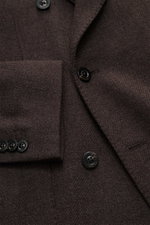 Nahaufnahme des Boglioli Sakko 'K. Jacket' dunkelbraun, italienisches Unconstructed-Design aus Wolle-Cashmere, Knöpfe und fallendes Revers.