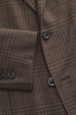 Close-up front view of the Boglioli Blazer 'K. Jacket' brown/dark brown checkered showing slim fit, buttons, notched lapel, and patch pocket.  

Description:  
<p>Ideal for your next business trip: The soft unconstructed blazer 'K. Jacket' by BOGLIOLI mad