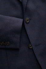 Nahaufnahme des Boglioli Sakko 'K. Jacket' navy/dunkelbraun kariert von vorne schräg, weiche reine Wolle mit Glencheck-Muster, Slim Fit, zwei Knöpfe.