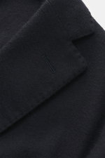 Close-up front view of Boglioli Cashmere jersey blazer 'K. Jacket' navy showing soft, lightweight pure cashmere fabric, notch lapel, and buttonhole.
