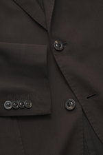 Close-up front view of Boglioli Blazer dark brown made of pure new wool with a soft touch, fine tonal herringbone, Slim Fit, tailored two-button style, notched lapel, classic breast pocket, patch hip pockets, kissing buttons, rear side vents, unconstructe