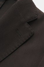 Close-up front angle of Boglioli Blazer dark brown showcasing pure new wool, soft touch, fine tonal herringbone, Slim Fit, tailored two-button style, notched lapel, classic breast pocket, patch hip pockets, kissing buttons, rear side vents, unconstructed 