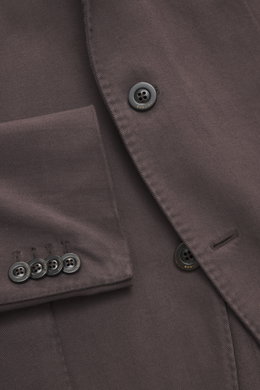Close-up front view of Boglioli Blazer 'K. Jacket' grey-brown showing tonal herringbone fabric, buttons, and cuff details.

<p>Ideal for business and leisure: With the simple unconstructed blazer 'K. Jacket' by BOGLIOLI made of soft cotton-cashmere blend 