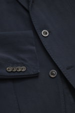 Close-up front view of Boglioli Blazer 'K. Jacket' navy in cotton-cashmere blend tonal herringbone with buttons and cuff details.

Description: <p>Ideal for business and leisure: With the simple unconstructed blazer 'K. Jacket' from BOGLIOLI made of soft 