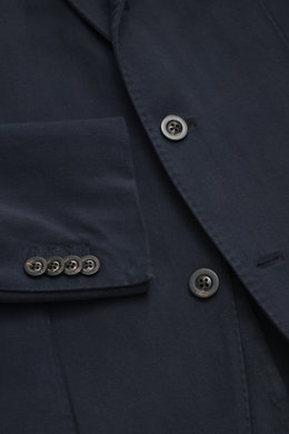 Close-up front view of Boglioli Blazer 'K. Jacket' navy in cotton-cashmere blend tonal herringbone with buttons and cuff details.

Description: <p>Ideal for business and leisure: With the simple unconstructed blazer 'K. Jacket' from BOGLIOLI made of soft 