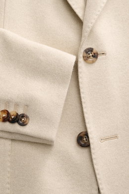 Close-up front view of Boglioli Beige Melange Knit Blazer showing fine knit texture, buttons, and sleeve details.

<p>Exquisite knit blazer by BOGLIOLI: Crafted from a luxurious silk-cashmere blend with a refined knit texture, this piece brings effortless
