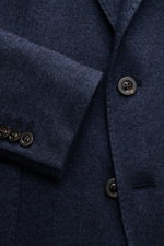 Boglioli Strickblazer navy meliert aus Seide-Cashmere, Detailaufnahme von vorne, feines Strickbild, Slim Fit, Knöpfe mit Logo.