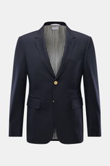 Frontale Nahaufnahme des Thom Browne Sakko navy, maritim monochrom mit tailliertem Drei-Knopf-Stil aus reiner Wolle, goldenen Kissing Buttons und gestreiftem Innenfutter.