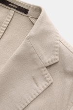 Windsor Sakko "Manolo" beige, Detailaufnahme des fallenden Revers aus feiner Wolle mit Seide, Slim Fit, Unconstructed Design.