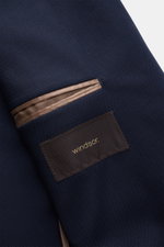 Nahaufnahme des Innenfutters und der Brusttasche vom Windsor Merino Sakko 'Salernos' navy aus reiner Merinowolle, Unconstructed Design.