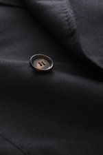 Close-up image from a front angle of the Stile Latino Cashmere Blazer 'Leo' navy, showing pure cashmere fabric and a single button, highlighting its smooth feel and luxury details like slim fit, double-breasted three-button style, peak lapel, classic brea