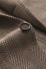 Close-up front-angle view of the Stile Latino Blazer 'Vincenzo' beige/dark brown patterned fabric and button, showcasing its wool-alpaca blend herringbone weave.

Description: <p>The classic 'Vincenzo' blazer by STILE LATINO exudes Italian character to a 