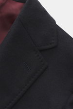 Close-up front-side view of Stile Latino Blazer 'Vincenzo' dark navy melange, showcasing lambswool-cashmere fabric, notched lapel, and soft texture. Experience tangible luxury with STILE LATINO's noble blazer 'Vincenzo' made from a material blend of lambs