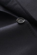Close-up front view of the Stile Latino Blazer 'Vincenzo' dark navy melange showing a black button and soft lambswool-cashmere fabric with detailed stitching. Experience tangible luxury with STILE LATINO's noble blazer 'Vincenzo' made from a material blen
