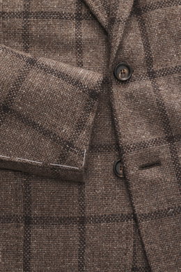 Close-up front view of Stile Latino Blazer 'Vincenzo' brown/dark brown checkered, showing wool, silk, alpaca fabric texture and buttons.

Description: <p>The classic 'Vincenzo' blazer by STILE LATINO exudes Italian character in every way: the fabric made 