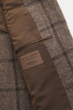 Close-up interior view of the Stile Latino Blazer 'Vincenzo' brown/dark brown checkered showing soft wool, silk, alpaca fabric with tailored details.

Description: 
<p>The classic 'Vincenzo' blazer by STILE LATINO exudes Italian character in every way: th