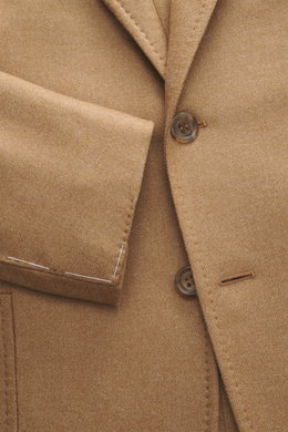 Close-up front view of the Stile Latino Blazer 'Vincenzo' beige melange showing its texture, buttons, and notched lapel. Experience tangible luxury with STILE LATINO's noble blazer 'Vincenzo' made from a material blend of virgin wool and cashmere, allowin