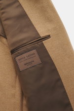 Close-up inside view of Stile Latino Blazer 'Vincenzo' beige melange showing brown striped lining and label, made of virgin wool and cashmere. Experience tangible luxury with STILE LATINO's noble blazer 'Vincenzo' made from a material blend of virgin wool