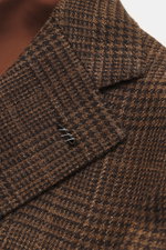 Close-up front-side view of Borrelli Blazer 'Procida' brown/dark brown checkered, slim fit, tailored three-button style, mix of wool and silk, slightly textured feel, classic Glencheck, notched lapel, classic breast pocket, patch hip pockets, unfinished s