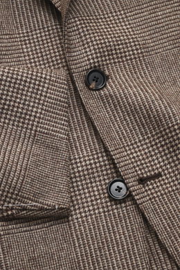 Borrelli Blazer 'Procida' beige/dark brown checkered shown from a close-up front angle, highlighting buttons and fabric texture. A perfect essential for the next dinner with friends or the upcoming meeting: With the 'Procida' blazer by BORRELLI made of pu