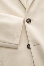 Close-up front view of the Colombo Kid Cashmere Blazer 'Robert' cream showing soft Yangir Cashmere fabric, two buttons, dropped lapel, and sleeve details.