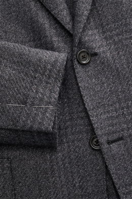 Close-up front view of Lardini Blazer dark grey melange showing wool, microfiber, cotton mix, soft feel, airy woven structure, subtle tonal Glencheck, slim fit, fitted two-button style, notched lapel with flower pin, classic breast pocket, patch hip pocke