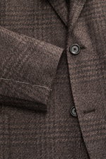 Lardini Blazer grey-brown melange close-up from above showing wool, microfiber, cotton mix, soft feel, airy woven structure, subtle tonal Glencheck, slim fit, two-button, notched lapel with flower pin, classic breast pocket, patch hip pockets, unfinished 