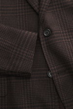 Close-up front view of the Lardini Brown/Dark Brown Checked Blazer showing its glencheck woven pattern, buttons, and sleeve.

Description: <p>Autumnally elegant: This blazer with a woven pattern by LARDINI made of a noble wool-cashmere blend gives your ap