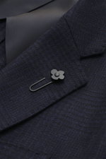 Lardini Blazer navy/black checkered close-up from above showing soft, airy wool and cashmere mix, slim fit, tonal Glencheck, notched lapel with flower pin.