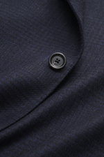 Lardini Blazer navy/black checkered close-up from above, showing wool-cashmere fabric, soft touch, airy woven structure, tonal Glencheck, slim fit, tailored two-button style, notched lapel with flower pin, classic breast pocket, hip pockets with flap, unf