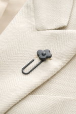 Close-up front perspective of the Lardini Blazer sand melange showing a notched lapel with flower pin, made of a mix of virgin wool and silk, structured jersey, soft touch, lightweight quality, slim fit, double-breasted two-button style, classic breast po