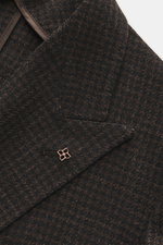 Close-up, top-front view of Tagliatore Blazer dark brown/black checkered showing peaked lapel, chest pocket, label pin, and fine virgin wool-silk fabric texture.