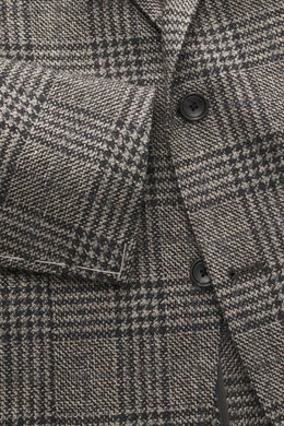 Close-up front view of Tagliatore Blazer grey/black checked showing button, Prince of Wales pattern, mix of virgin wool and cashmere, soft touch, slim fit, tailored two-button style, notched lapel with brand-typical pin, classic breast pocket, patch hip p