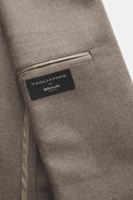 Tagliatore Blazer taupe close-up from inside showing wool with cashmere content, soft touch, slim fit, tailored two-button style, notched lapel with brand-typical pin, classic breast pocket, patch hip pockets, unfinished sleeve cuffs, back side vents, unc