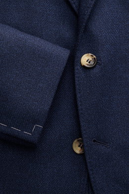 Brunello Cucinelli Sakko navy meliert aus reiner Schurwolle, Slim Fit, taillierter Drei-Knopf-Stil, fallendes Revers, Detailaufnahme von vorne.