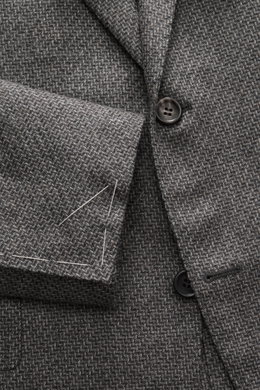 Close-up front view of Canali Blazer grey patterned showing pure wool fabric with distinctive woven pattern, soft touch, slim fit, tailored two-button style, notched lapel, classic breast pocket, hip pockets with flap, sleeve ends unfinished, rear side ve