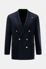 Luigi Bianchi Sakko navy in Slim Fit, zweireihig mit drei Knöpfen, Spitzrevers, Pin, Brusttasche, Hüfttaschen, halb gefüttert, aus reiner Schurwolle, frontal fotografiert.
