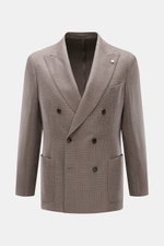 Luigi Bianchi Sakko taupe, zweireihig mit drei Knöpfen, Spitzrevers, Pin, Brust- und Hüfttaschen, aus reiner Schurwolle, Slim Fit, frontale Nahaufnahme.