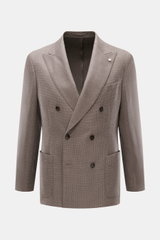 Luigi Bianchi Sakko taupe, zweireihig mit drei Knöpfen, Spitzrevers, Pin, Brust- und Hüfttaschen, aus reiner Schurwolle, Slim Fit, frontale Nahaufnahme.