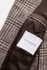 Nahaufnahme des halb gefütterten Luigi Bianchi Sakko dunkelbraun/beige kariert mit Prince-of-Wales-Muster und Innenetikett, Detailansicht von innen.