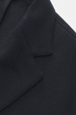 Close-up top view of Agnona Cashmere Blazer dark navy melange, pure cashmere, very soft touch, slim fit, tailored two-button style, notched lapel, classic breast pocket, patch hip pockets, kissing buttons, rear side vents, unstructured design, two inner p