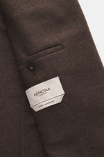 Agnona Cashmere Blazer dark brown melange close-up from the front side, showing pure cashmere, very soft touch, slim fit, tailored two-button style, notched lapel, classic breast pocket, patch hip pockets, kissing buttons, rear side vents, unstructured de