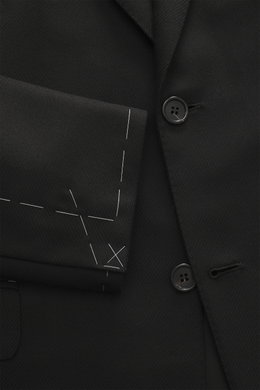 Close-up front view of the Brioni Blazer 'Ravello' black showcasing wool-cashmere mix, tailored two-button style, notch lapels, and fine texture. 

Italian craftsmanship in its finest form: The 'Ravello' model by BRIONI impresses with an exquisite mix of 