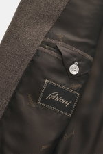 Brioni Sakko 'Ravello' graubraun meliert, Detailaufnahme Innenfutter mit Markenlabel und Knopf, reine Schurwolle, Slim Fit, edle Verarbeitung.