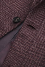 Close-up view of the Brioni Blazer 'Ravello' mauve checkered showing the wool-silk fabric with a classic Glen check pattern, button, and lapel detail.

Additional description:  
<p>Italian craftsmanship at its finest: the 'Ravello' blazer by BRIONI impres
